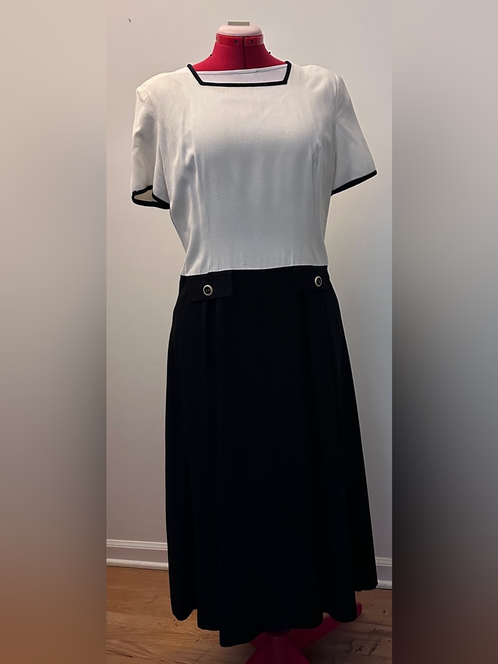 Talbots Black & White Colorblock Dress Size 12 | Classic A-Line Career Dress
